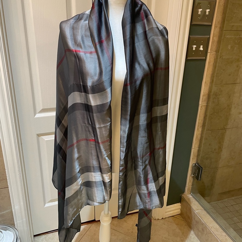 🪩Grey Nova Check 100% Silk Oversized Scarf🪩